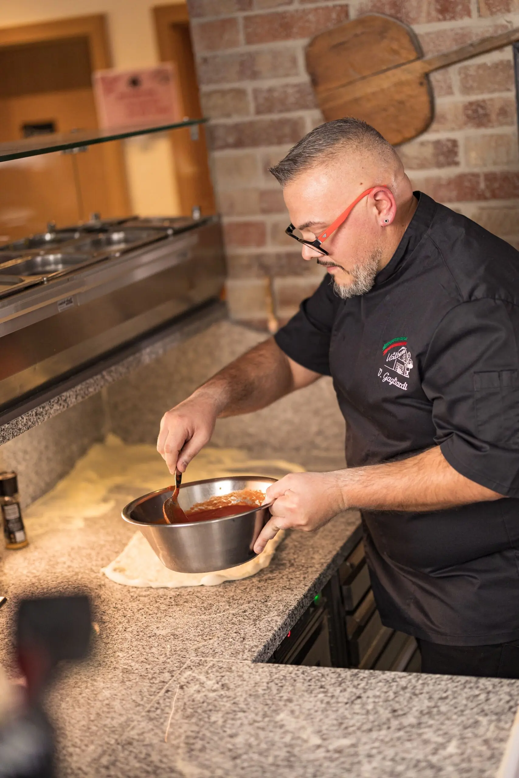 Team bei der Zubereitung