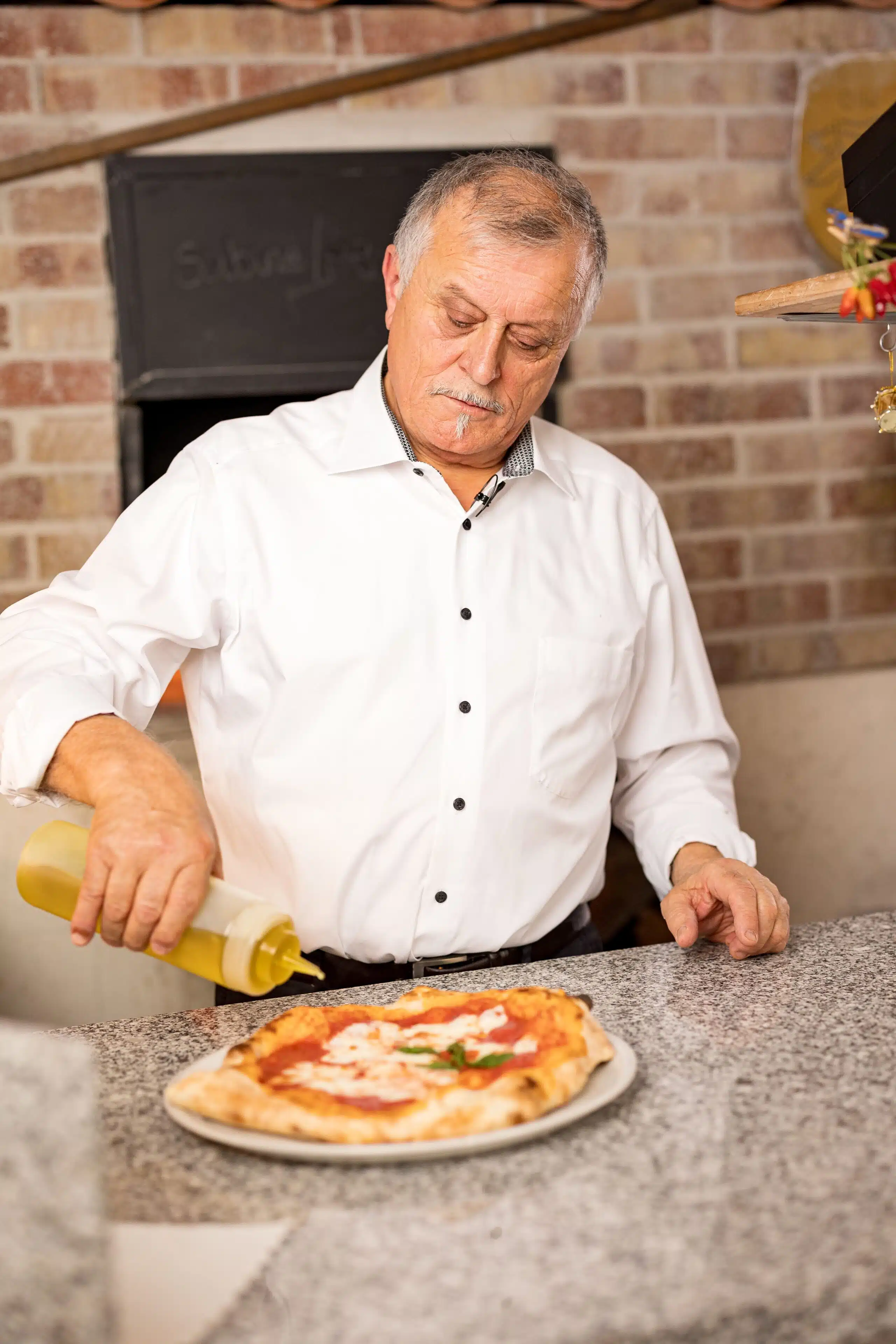 Teamwork am Ofen – Firmenfeier