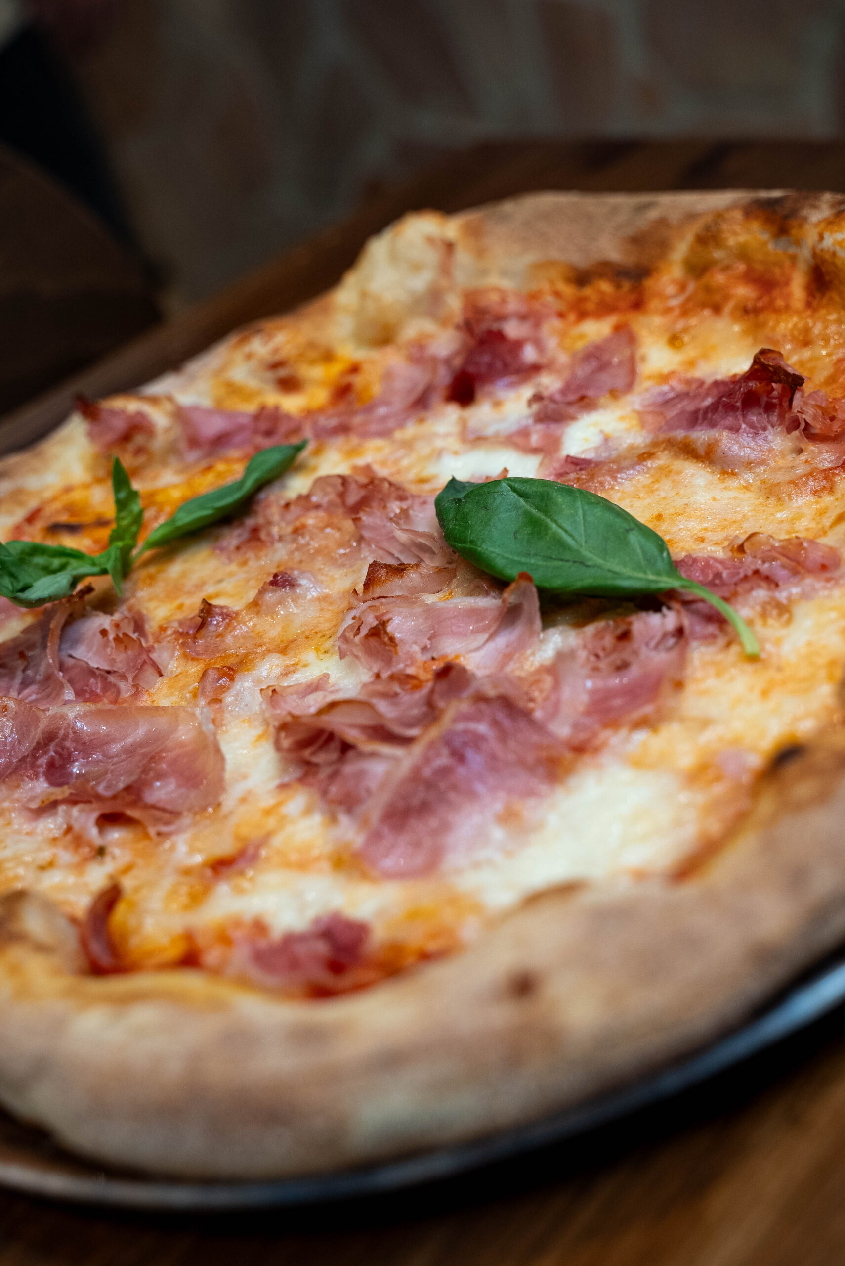 Pizza frisch aus dem Steinofen